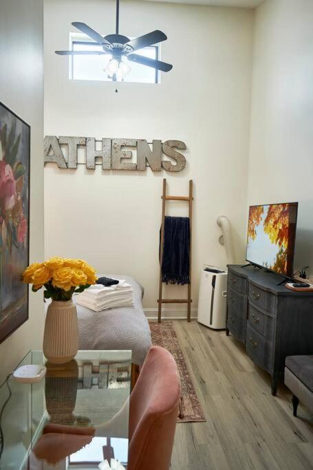 Uga Penthouse Downtown Walk To Stadium * Athens